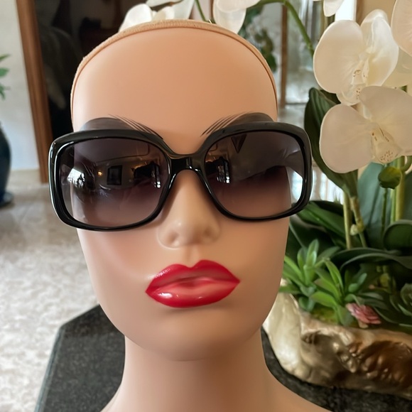 ❌SOLD ❌Authentic Sunglasses Gucci. - Picture 14 of 15